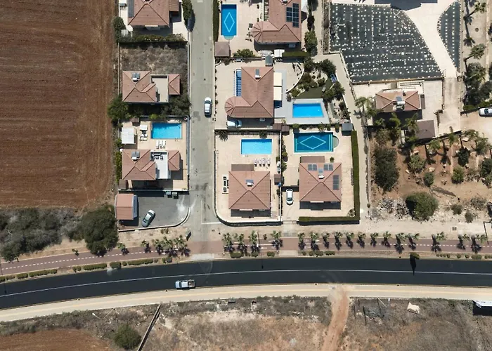 Sunrise Ayia Thekla ヴィラ *